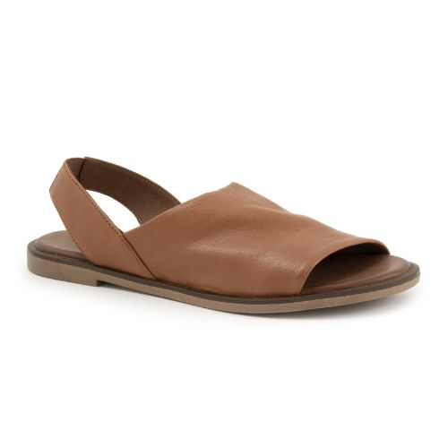 Tan Bueno Hayden Sandal for women with soft leather upper and flat sole, ideal for casual summer outfits.