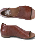 Top and side view of Bueno's women's tan brown leather sandal.