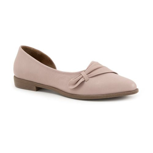 Women's Bueno Birdie leather flat in blush pink with bow detail, crafted from genuine leather for stylish everyday wear.
