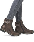 Model wearing the Remonte D8483 waterproof lace-up ankle boots with faux fur collar, styled with jeans for a winter-ready look.