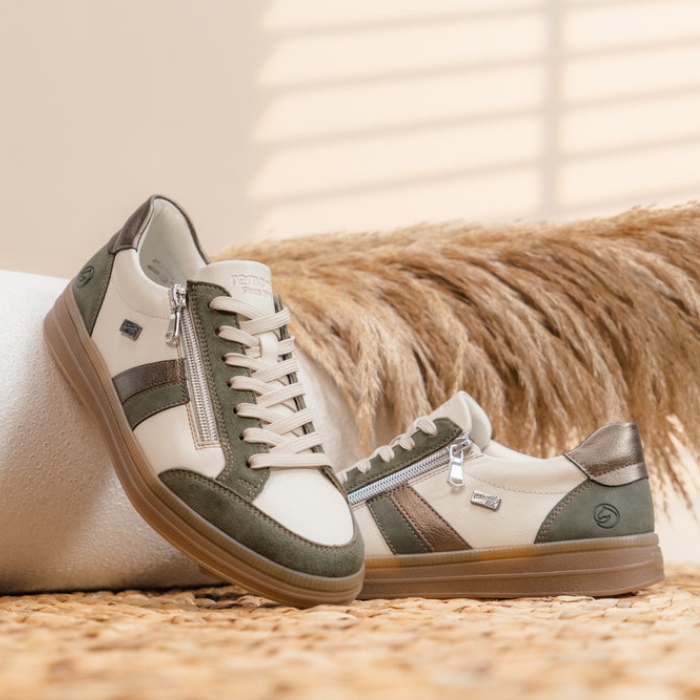 D2C04 Lace-Up Sneaker