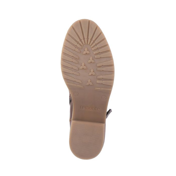 Brown rubber outsole of women&#39;s ankle boot with Remonte logo in center.