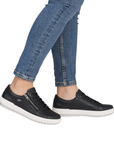 D0700 Waterproof Sneaker
