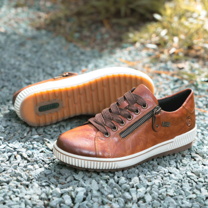 D0700 Waterproof Sneaker