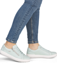 D0700 Waterproof Sneaker