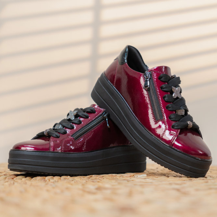 D1C09 Lace-Up Sneaker