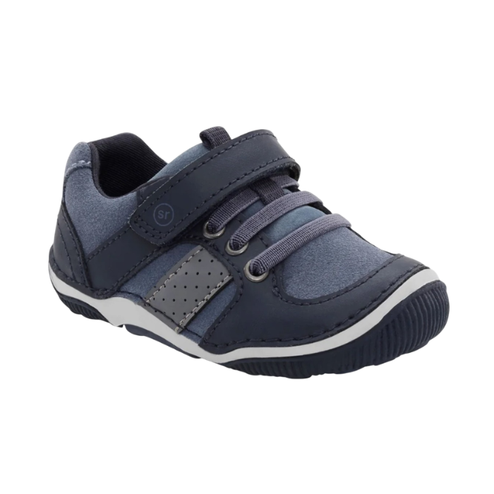 Leather sneaker in navy with hook-and-loop strap, suede accents and detail stitching.
