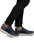 16901 Lace-up Sneaker
