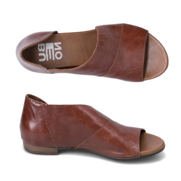 Top and side view of Bueno's women's tan brown leather sandal.