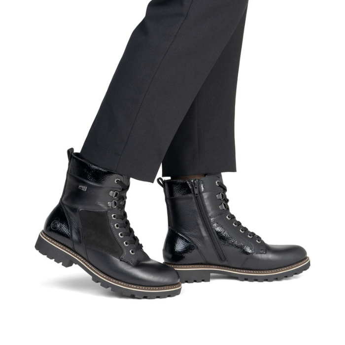 D8488 Lace-Up Ankle Boot