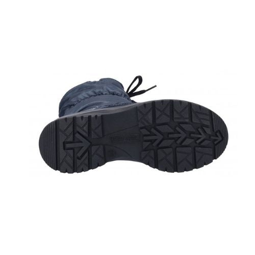 Black treaded outsole on winter mid boot.