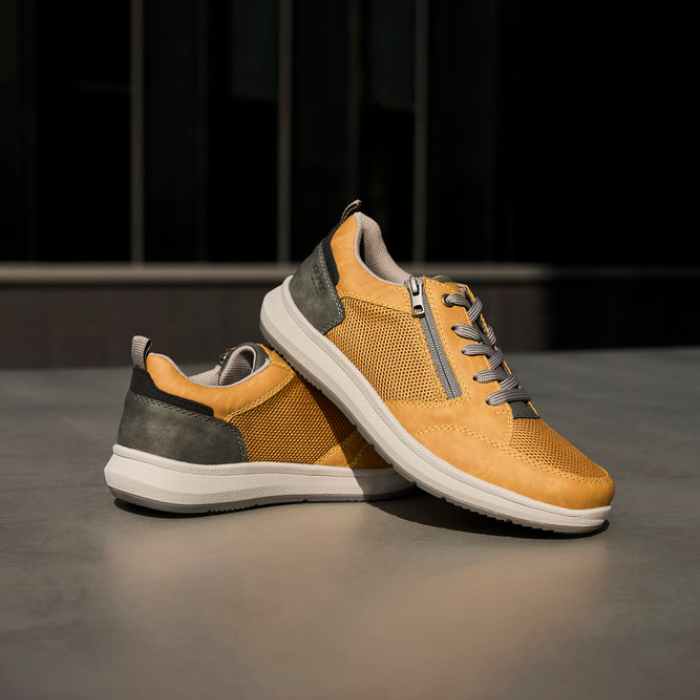 16901 Lace-up Sneaker