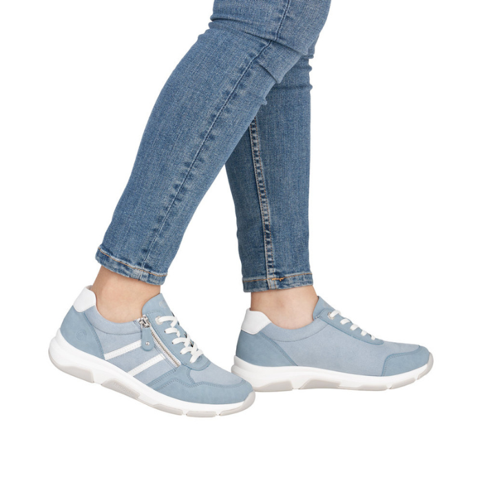 D1S04 Lace-up Sneaker