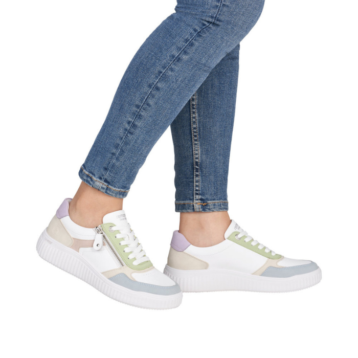D3E05 Lace-up Sneaker