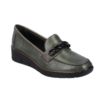 Green leather wedge shoe with chain detailing on top.