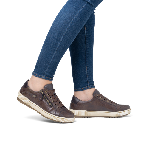 D0700 Waterproof Sneaker