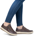 D0700 Waterproof Sneaker