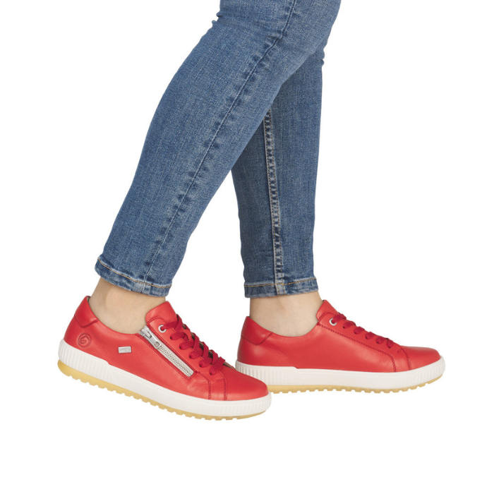 D0700 Waterproof Sneaker