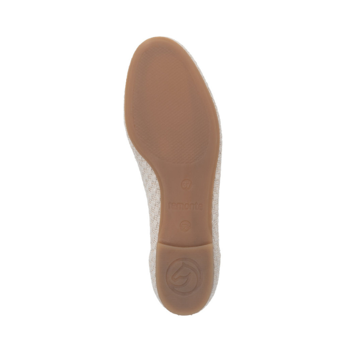 Brown light treaded outsole with Remonte logo stamped in middle.