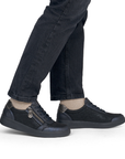 D2E05 Lace-Up Sneaker