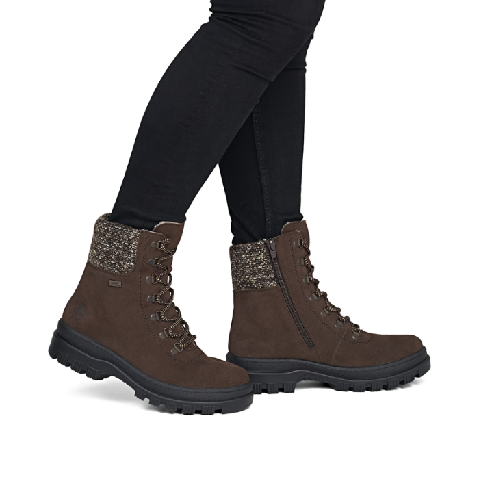 X8233 Lace-up Boot