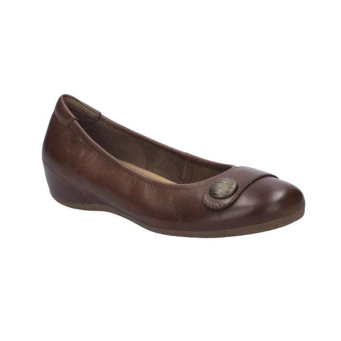 Ballet flat shoe in cognac leather with a decorative strap and  bronze button on the toe and brown outsole.