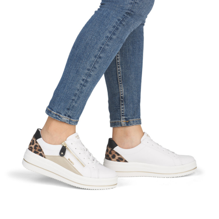 D1C01 Lace-up Sneaker