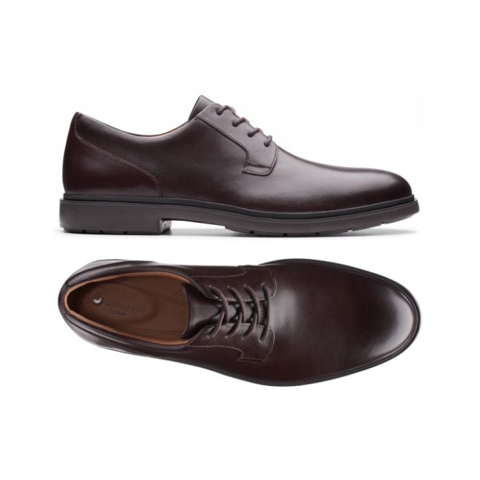 Top view of the Tailer Shoe by Clarks has the oxford style laces and tan footbed while side has a sleek oxblood look showing slight height of the heel