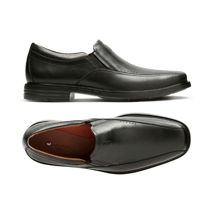 Side view of the Sheridan Go dress shoe by Clarks has elacstic side slip and line details and the top shoes the black leather uppers with tan footbed