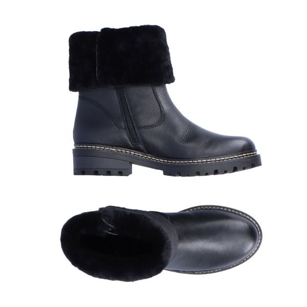 Black boot with fur cuff and inside zipper