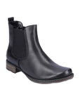 Black leathre Chelsea boot with low heel.
