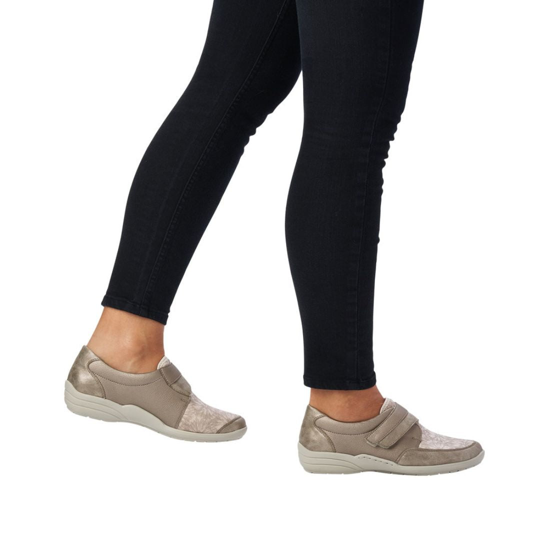 Model wearing beige Women&#39;s Remonte R7600 Velcro Shoes with floral upper, offering stylish support for casual outfits.