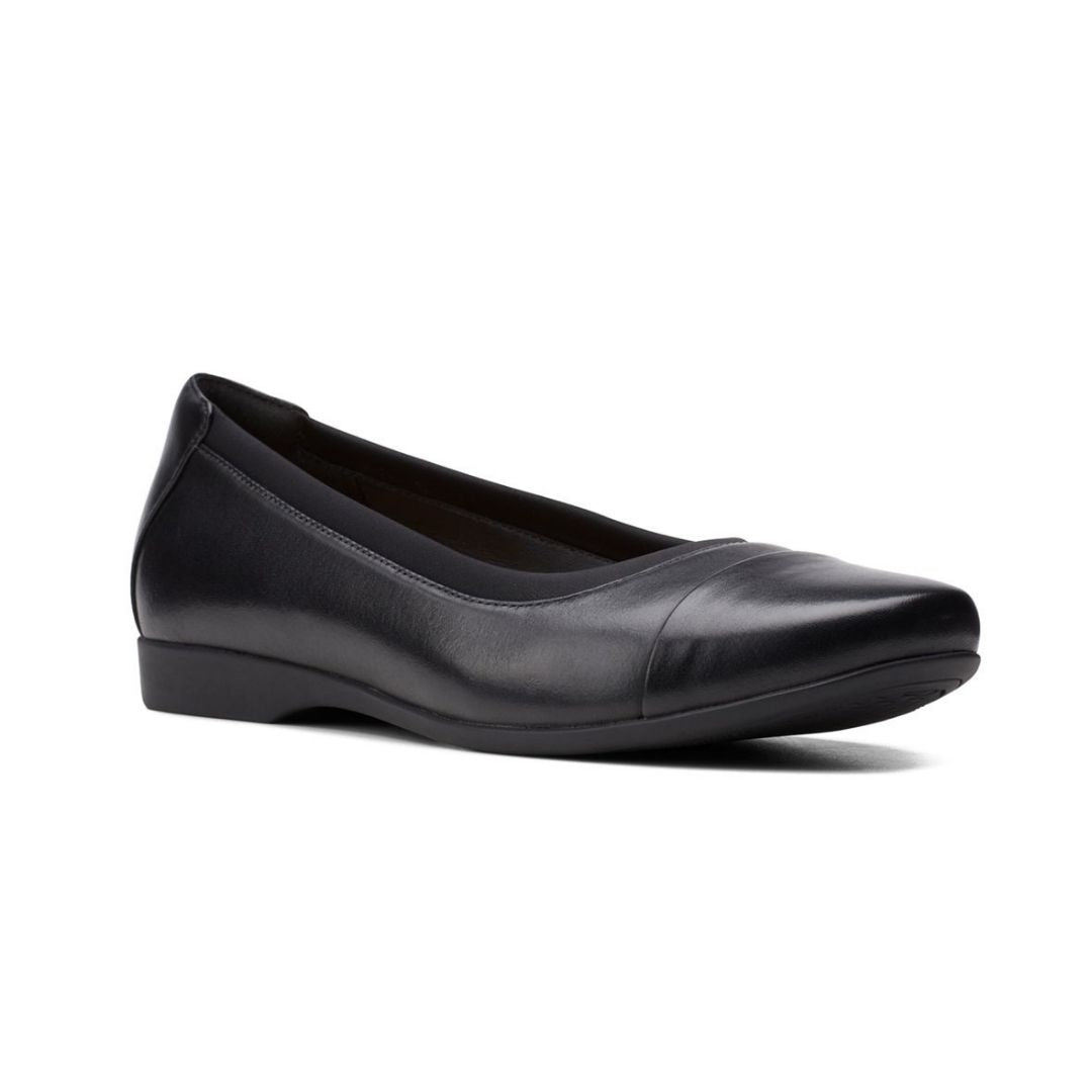 Black leather ballet flat with toe cap.